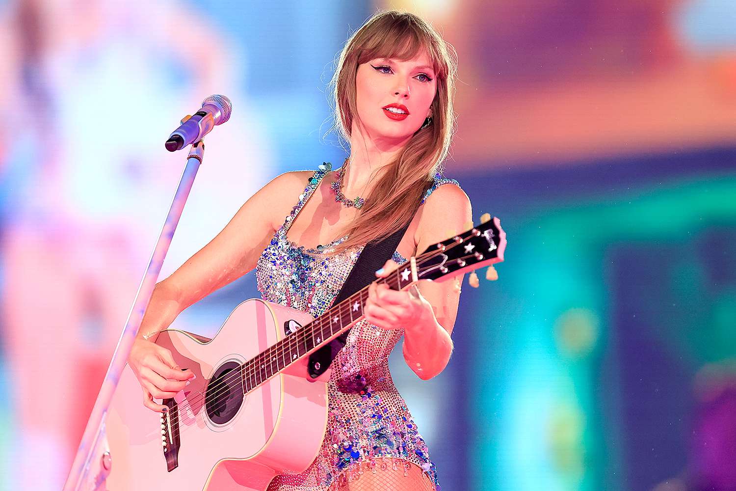 Taylor Swift personal life, Taylor Swift relationships, Taylor Swift family, Taylor Swift philanthropy, Taylor Swift friendships